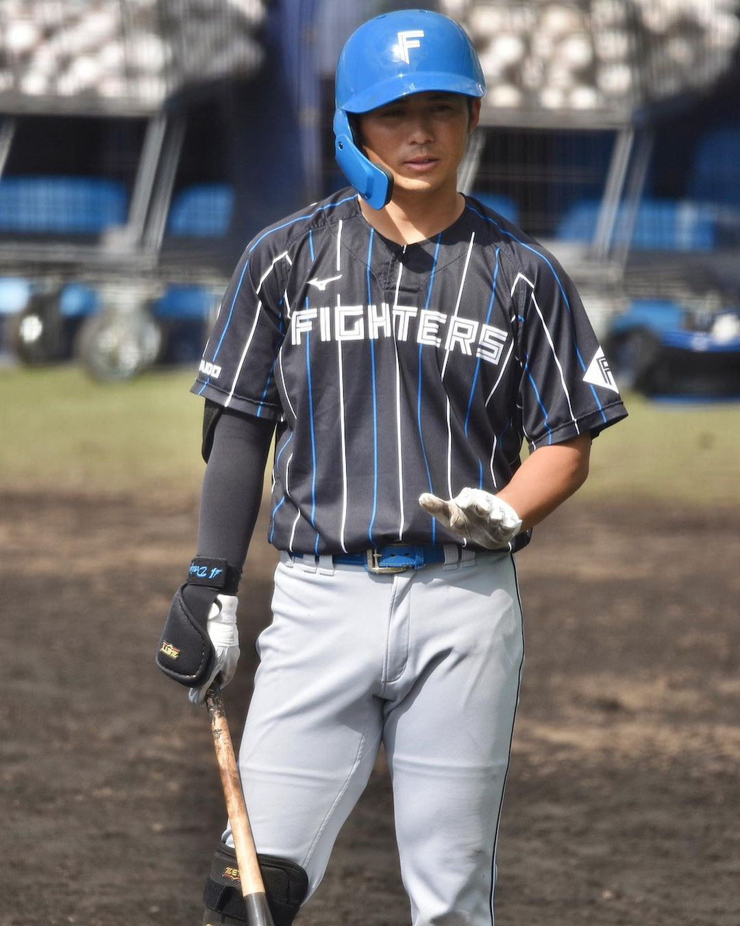 北海道日本ハムファイターズ | きょうは #上川畑大悟 選手の誕生日です🎂