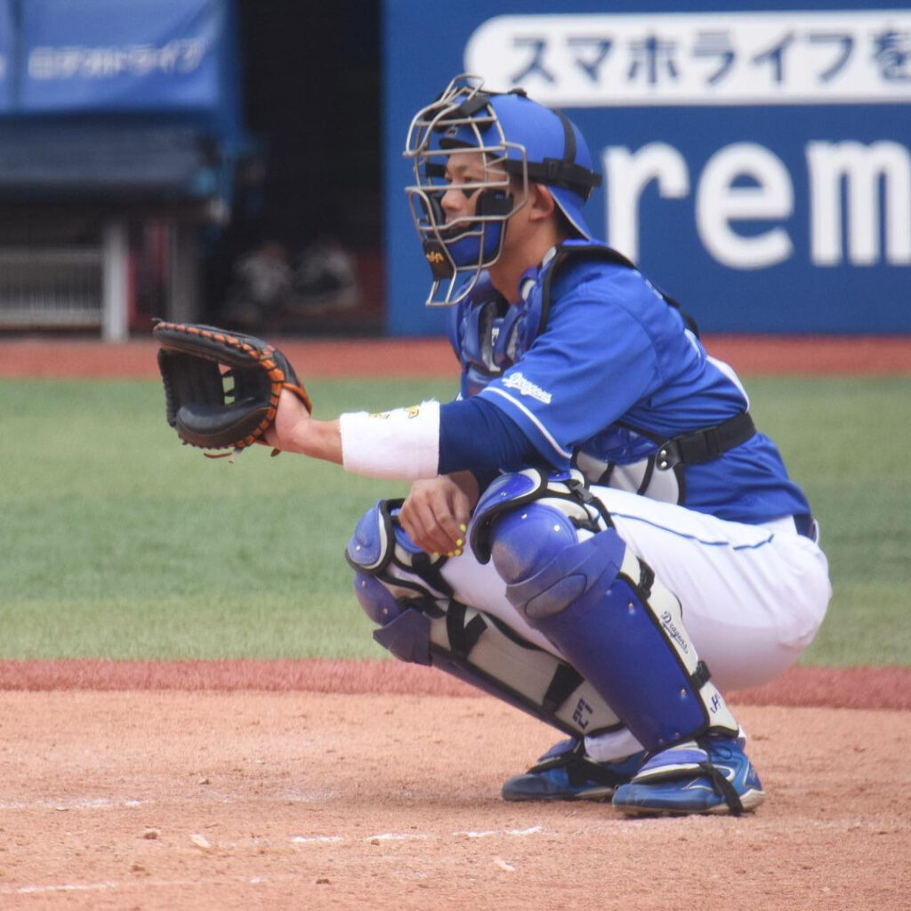 中日ドラゴンズ #２７ 大野 奨太（おおの しょうた）の使用ギア -2023-