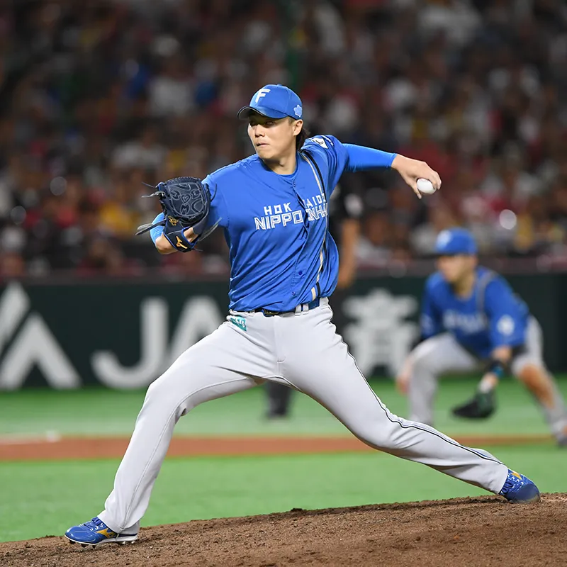 山﨑福也 ミズノ グローブ アシックス スパイク