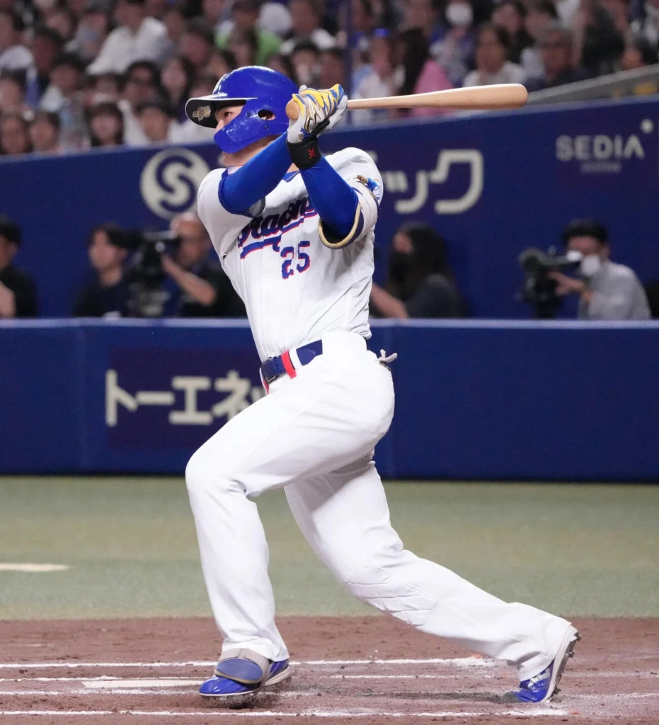 石川昂弥 ミズノ スパイク
